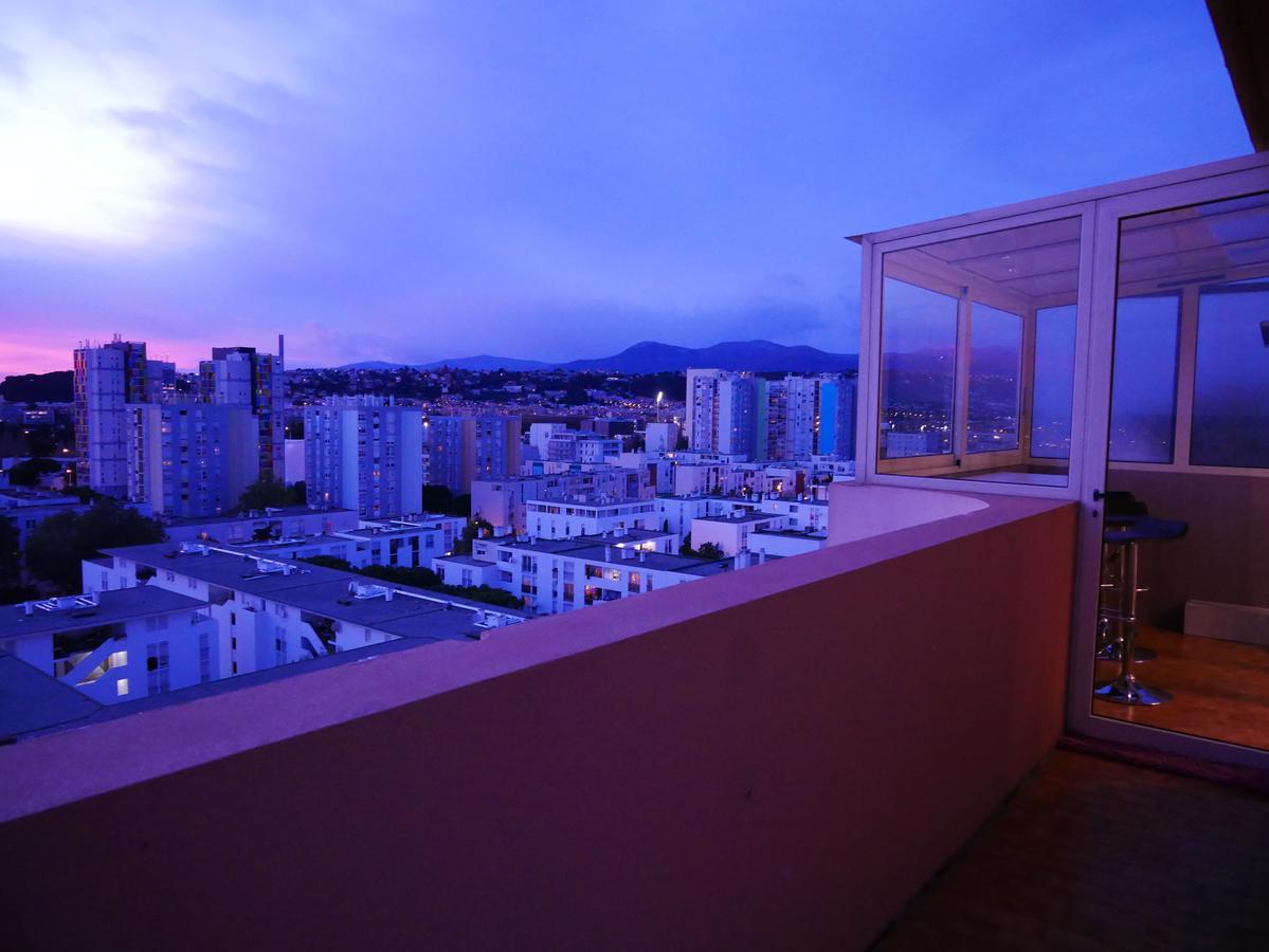Appartement Rooftop 8 Personnes Grande Terrasse Avec Parking Quartier Aeroport Nisa Exterior foto