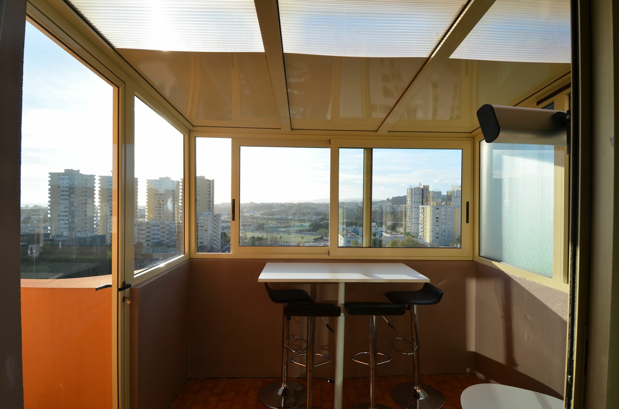 Appartement Rooftop 8 Personnes Grande Terrasse Avec Parking Quartier Aeroport Nisa Exterior foto