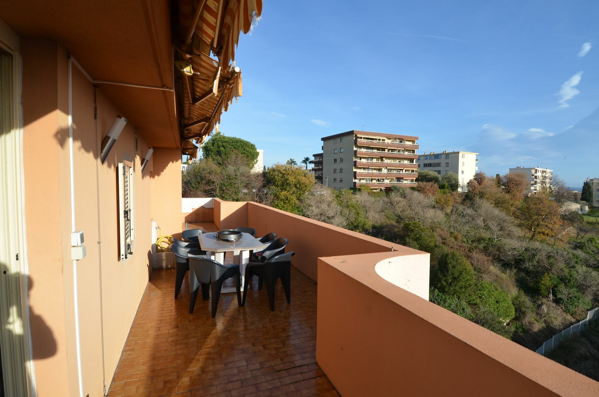 Appartement Rooftop 8 Personnes Grande Terrasse Avec Parking Quartier Aeroport Nisa Exterior foto